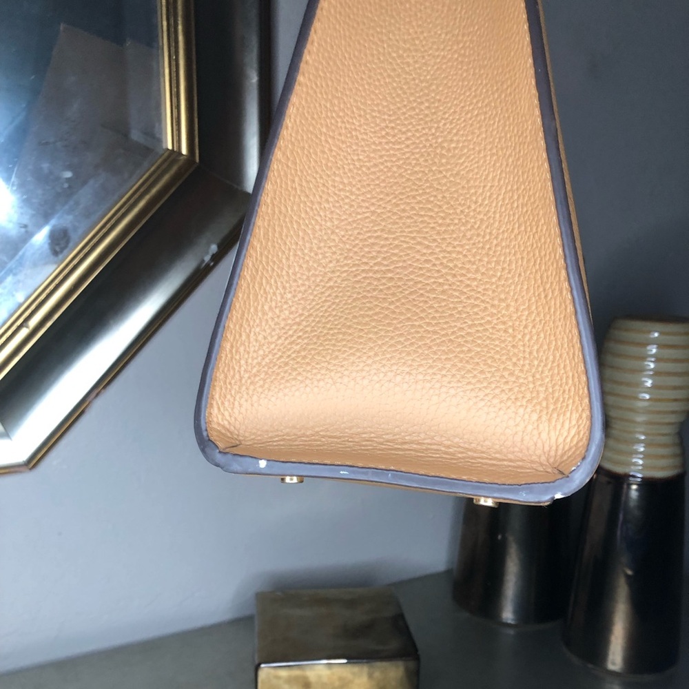 Tory Burch Britten tan pebbled leather satchel. - Picture 8 of 13